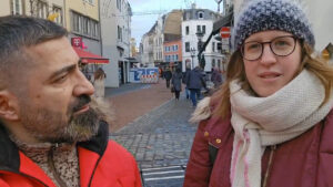 Ärztin besucht mit Kindern Weihnachtsmarkt – zufrieden mit Politik