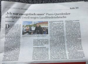 Klavier als Waffe gegen die Polizei — Urteil akzeptiert, zuhause warten seine pflegebedürftigen Eltern